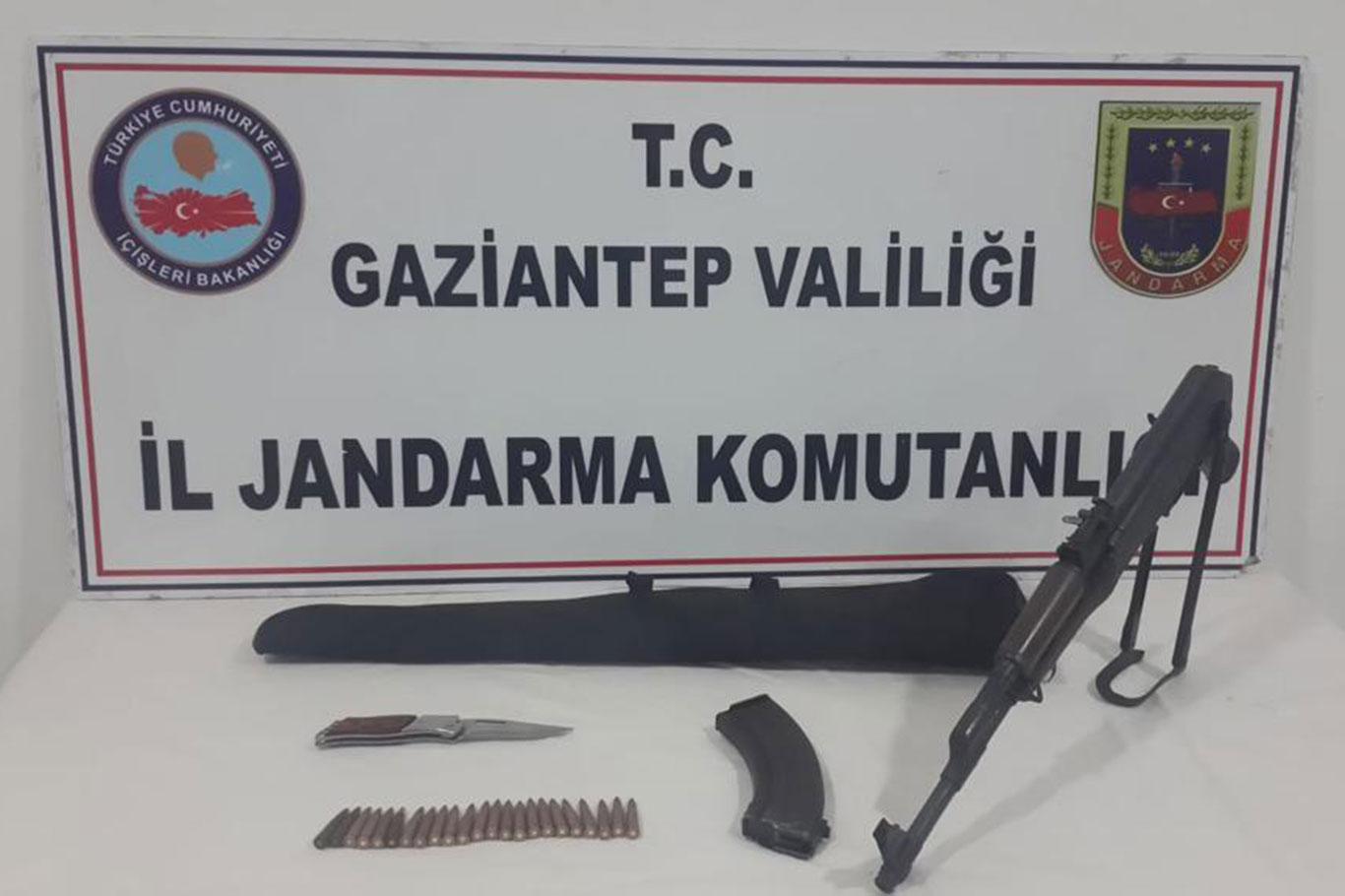 Düğün magandasının aracından kalaşnikof çıktı Düğün magandasının aracından kalaşnikof çıktı
